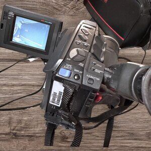 Panasonic PalmSight PV-L657 VHS-C Camcorder 16x Zoom Charger Battery Manuals